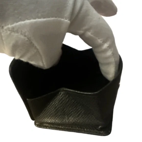 Louis Vuitton Taiga Leather Coin Case Black - Picture 4 of 9